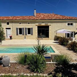 Gîte avec piscine au cœur de la campagne, hotel v destinaci Saint-Aulais-la-Chapelle