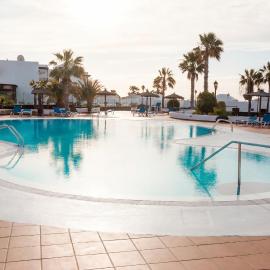 Casa Los Alisios, 86" TV, 1GB Wifi, Pool, Padel, Tennis, Lanzarote – hotel w mieście Teguise