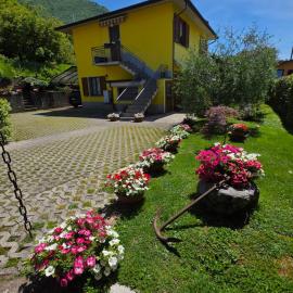 Appartamento L'ulivo 5 chilometri da Varenna vista lago in via privata, hotel v mestu Lierna