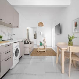 Glow Apartments, in Peraia Beach, hotel in Perea
