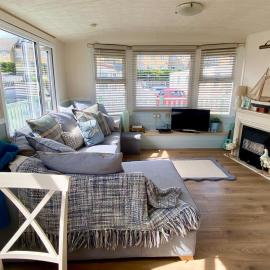 Beachside Couples Retreat 2BR Veranda Parking Dogs