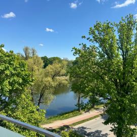 Apartament nad jeziorkiem, hotel u gradu Kentšin