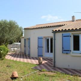 Logement au calme, à deux pas de la mer LBO000-014 LA BREE LES BAINS, hotel in La Brée-les-Bains