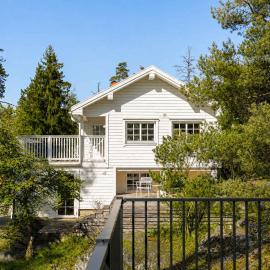 Renovated Swedish Villa Near Lake