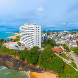 Guarapari com elevador, reformado, Wi-Fi, TV com Smart, vista livre e estacionamento, hotel in Guarapari