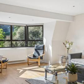 Windsor Castle Views - Spacious Flat - By Tempstay