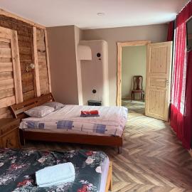 Delta 5, Nice 2-bedroom, 3 bed, free wifi