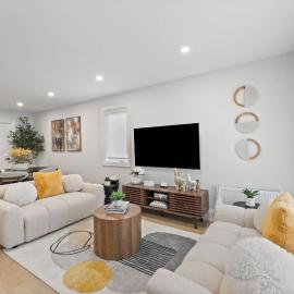 Luxury Deluxe 2 BR - 2 Beds - Stylish - New Build Downtown