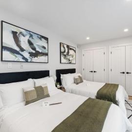 Luxury Deluxe 1 BR - 2 Beds - Stylish - New Build Downtown