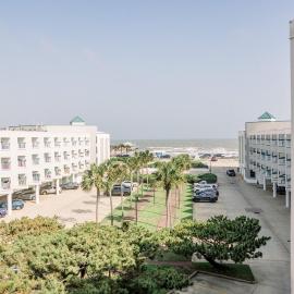 Blue Pearl Beachfront Condo at Casa de Mar, hotel in Galveston