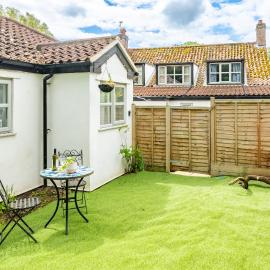 Swift Host | Holly Lodge | Sleeps 4 | Private Garden | Dog Friendly | Dereham
