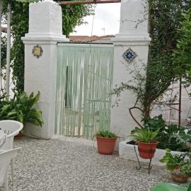 Patio and Calma - Casa Rural Vicen, hotel in Santa Elena