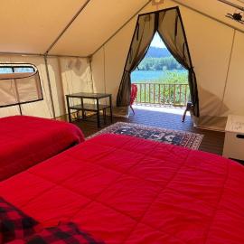 Ruby Glamping tent - tent site #9 – hotel w mieście Klamath