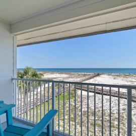 Amazing beachfront home with private balcony deck central AC free WiFi, Hotel in Fort Morgan