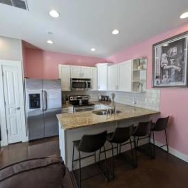 2-Bedroom Condo Unit with Free Parking & 2 King Beds, Hotel in Nashville