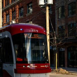 Breathtaking Skyline Views - Luxury High-Rise - Walk to Eaton Centre, Philips Sq and Scotia Bank Arena, hotel u Torontu