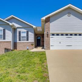 Deck & Large Yard! Family Haven in Cape Girardeau, hotel in Cape Girardeau