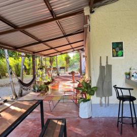 Casa Selváticos, carretera principal El Remate ruta a Tikal