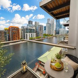 Deluxe Two Bedroom Canary Wharf Apartment