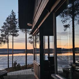 Mökki järven rannalla, Matkailukartano Kivennapa, hotel a Pieksänkoski