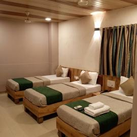 Hotel Airport International Inn - Near Mumbai Airport , BKC Visa Consulate, Jio Convention Center, hotel in Mumbai