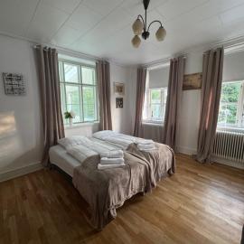 Skelby Præstegård værelse 6, хотел в Skelby