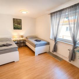TOP Monteurwohnung mit Einzelbetten, WLAN, Parkplatz, voll ausgestattet bei Heilbronn - HYRA Living