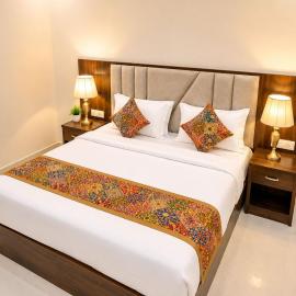 Hotel Urban Inn - The RK Hospitality Group #Prem Mandir #Chaar Dham Fully AC, готель у місті Вріндаван