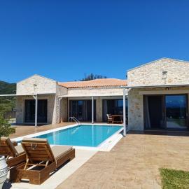 Pantheon Luxury Villas、スカラ・ケファロニアのホテル