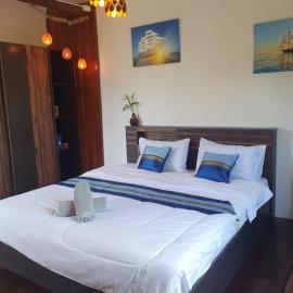Les 2 L Guest House Digital Nomad Place Bar Pétanque, Hotel in Ban Phai Bae