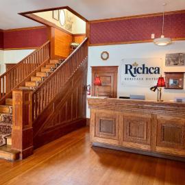 Richca Heritage Hotel – hotel w mieście Chilliwack