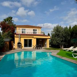 Villa con piscina a 15 min de Valencia