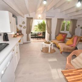 Charmant chalet climatisé - 2 pers. - API-1-52-2823, hotel in Noves
