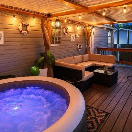 Book A Paradise with Jacuzzi, BBQ & Paddleboards, Hotel in Fort Myers