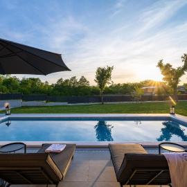 Modern Villa Lizzul a quiet countryside escape、Šumberのホテル