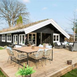 Cozy House 100 Meters From Strandhoved Beach, hotell i Faxe