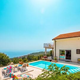 Hillside Villa Kvarner: Pool & Sea View - Happy Rentals, hotel in Ičići