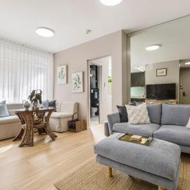 Stylish St Kilda Beach Apartment - St Kilda West