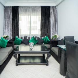 Comfortable and Downtown, 1min to beach