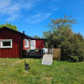 Stuga 11 Dalskärs camping, hotelli kohteessa Bergkvara