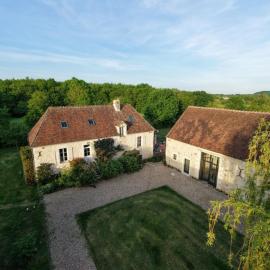 Domaine de La Vove - Maison d'hôtes classée, cadre paisible et naturel - ambiance insolite jardin paysager doté d'une terrasse spacieuse - une vue panoramique exceptionnelle -authenticité et élégance, hotel v destinaci Corbon