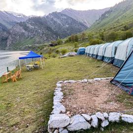 Kishangangacampsgurez, Hotel in Wāmpor