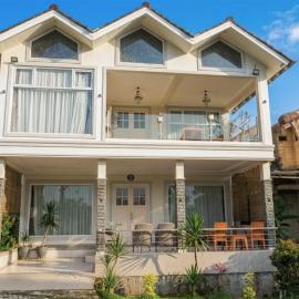 Villa Dalia Puncak Na6-18, hotelli kohteessa Cikundul