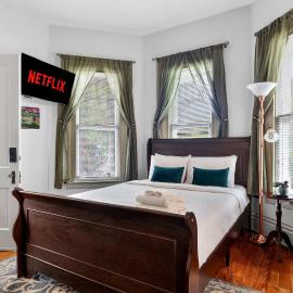 Spacious Historic House Near Louisville Sites