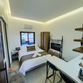 Railway Studio 2 - Modern Studio in Byblos - Easy city Access, hotel a Jbeil