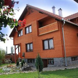 Zárug Vendégház, хотел в Lăzarea