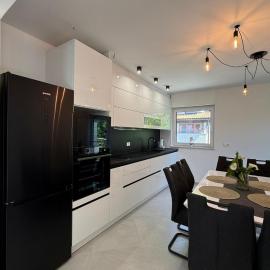 Apartma Tia&Mia، فندق في تولمين
