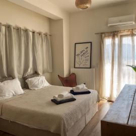 Sea View Serenity 3BR Home near Beach & Town, hotel in Samos