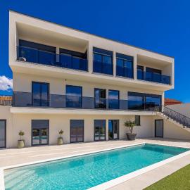 Luxury apartment LaRiv II with pool