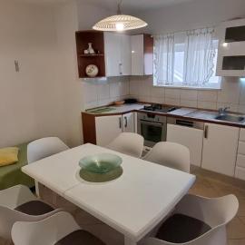 Apartment in Bol with terrace, air conditioning, WiFi, washing machine 3634-4